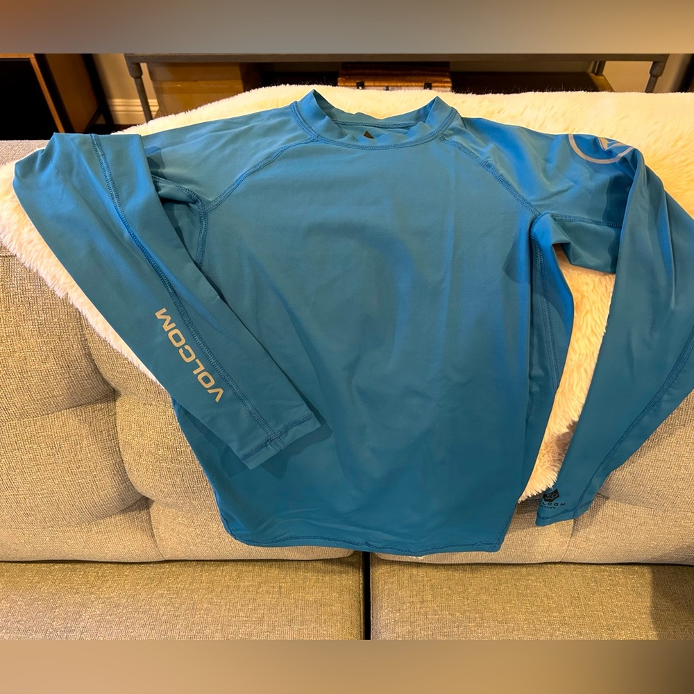 🪨 Boys Volcom Long Sleeve Rash Guard 🪨